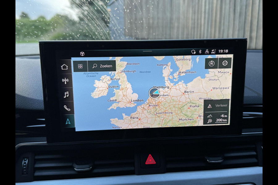 Audi A4 Avant 35 TFSI S-line Automaat | Quantumgrijs | LED | Getint glas | Afgevlakt stuurwiel | Navigatiesysteem | Apple CarPlay | Clim