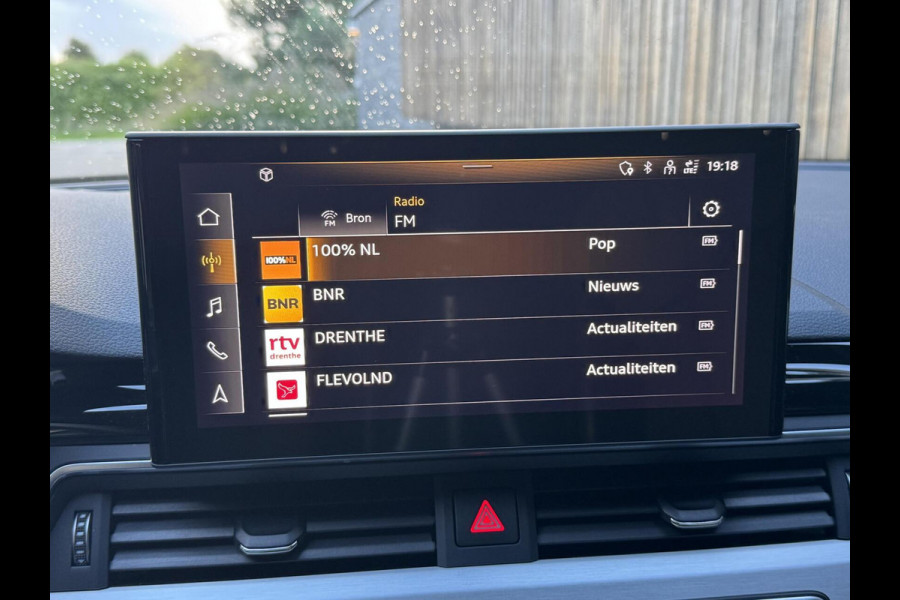 Audi A4 Avant 35 TFSI S-line Automaat | Quantumgrijs | LED | Getint glas | Afgevlakt stuurwiel | Navigatiesysteem | Apple CarPlay | Clim