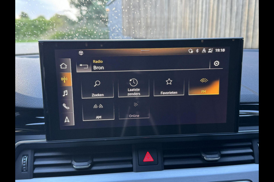 Audi A4 Avant 35 TFSI S-line Automaat | Quantumgrijs | LED | Getint glas | Afgevlakt stuurwiel | Navigatiesysteem | Apple CarPlay | Clim