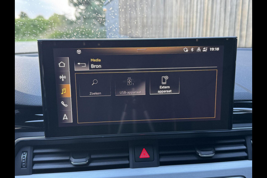 Audi A4 Avant 35 TFSI S-line Automaat | Quantumgrijs | LED | Getint glas | Afgevlakt stuurwiel | Navigatiesysteem | Apple CarPlay | Clim