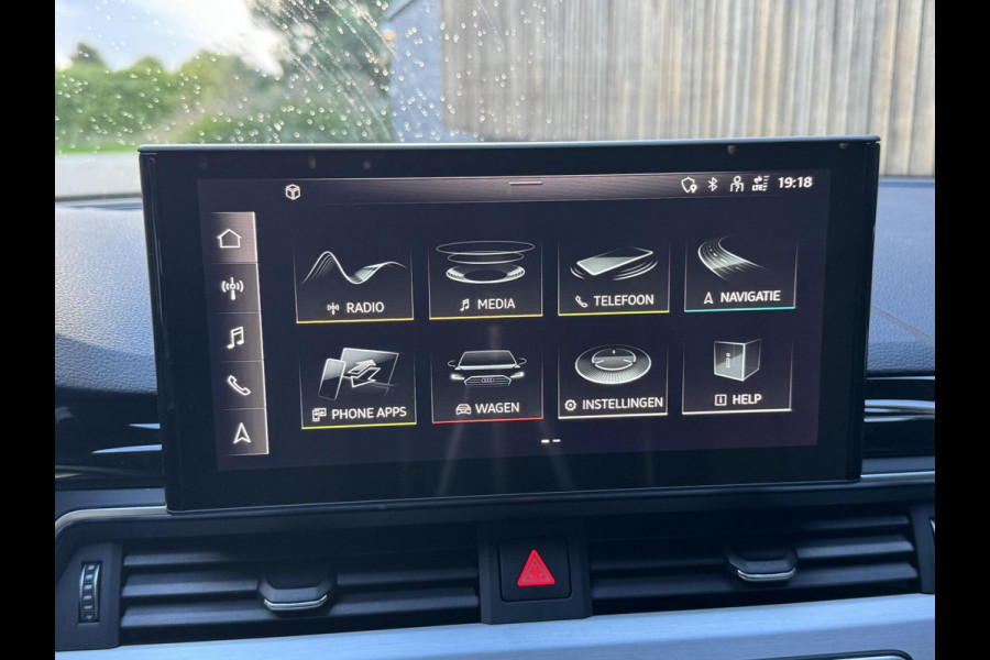 Audi A4 Avant 35 TFSI S-line Automaat | Quantumgrijs | LED | Getint glas | Afgevlakt stuurwiel | Navigatiesysteem | Apple CarPlay | Clim