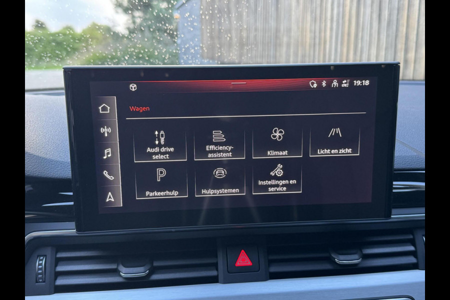Audi A4 Avant 35 TFSI S-line Automaat | Quantumgrijs | LED | Getint glas | Afgevlakt stuurwiel | Navigatiesysteem | Apple CarPlay | Clim