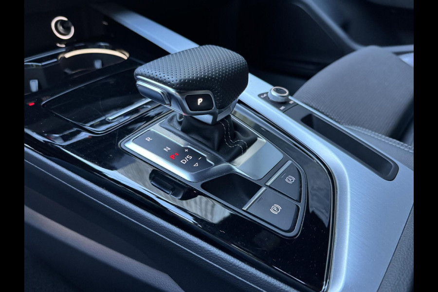 Audi A4 Avant 35 TFSI S-line Automaat | Quantumgrijs | LED | Getint glas | Afgevlakt stuurwiel | Navigatiesysteem | Apple CarPlay | Clim