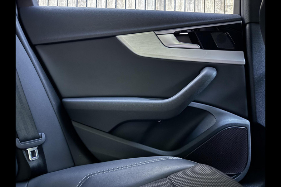Audi A4 Avant 35 TFSI S-line Automaat | Quantumgrijs | LED | Getint glas | Afgevlakt stuurwiel | Navigatiesysteem | Apple CarPlay | Clim