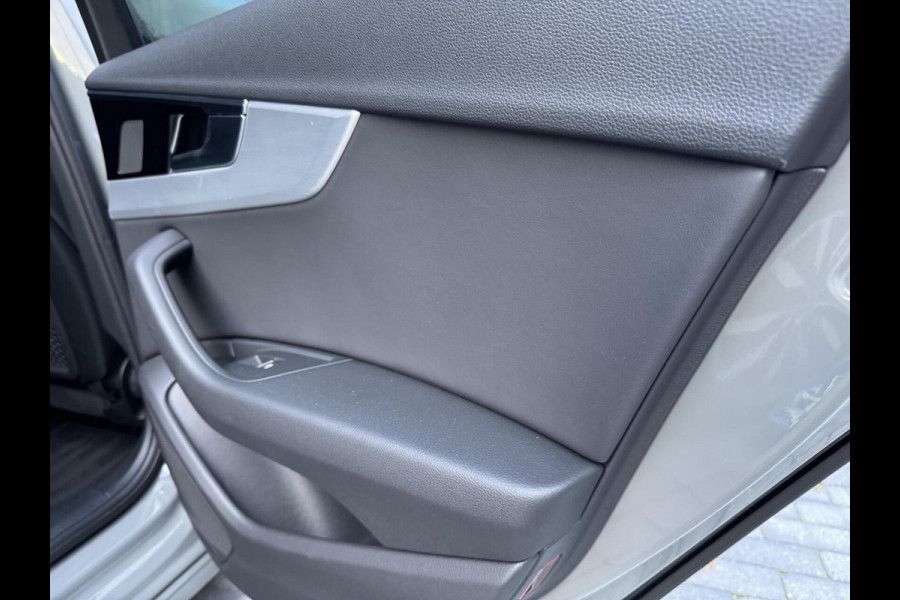 Audi A4 Avant 35 TFSI S-line Automaat | Quantumgrijs | LED | Getint glas | Afgevlakt stuurwiel | Navigatiesysteem | Apple CarPlay | Clim