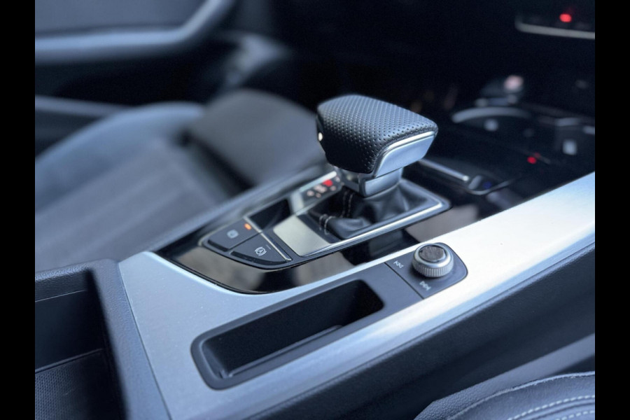Audi A4 Avant 35 TFSI S-line Automaat | Quantumgrijs | LED | Getint glas | Afgevlakt stuurwiel | Navigatiesysteem | Apple CarPlay | Clim
