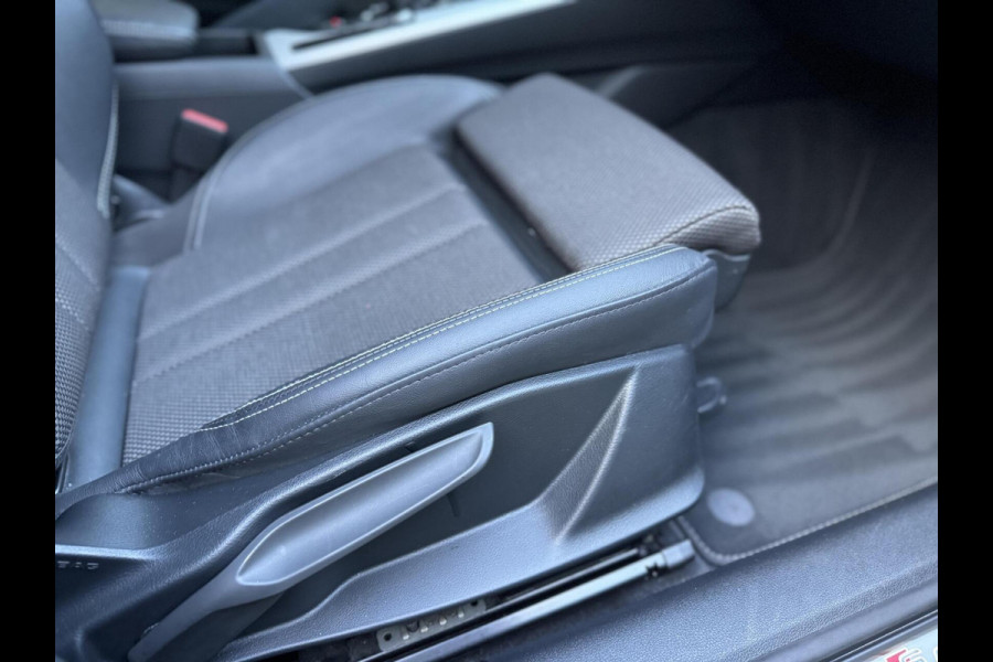 Audi A4 Avant 35 TFSI S-line Automaat | Quantumgrijs | LED | Getint glas | Afgevlakt stuurwiel | Navigatiesysteem | Apple CarPlay | Clim