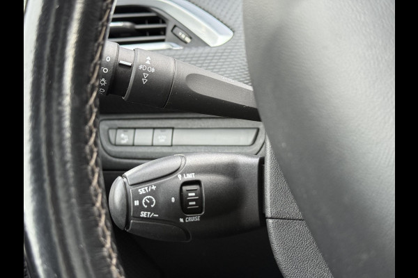 Peugeot 2008 1.2 PureTech Allure Pano,110pk,Navi,Halfleder,Clima,Cruise,Lm velgen,Pdc,Apk tot 09-2026