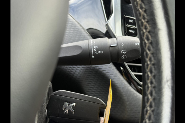 Peugeot 2008 1.2 PureTech Allure Pano,110pk,Navi,Halfleder,Clima,Cruise,Lm velgen,Pdc,Apk tot 09-2026