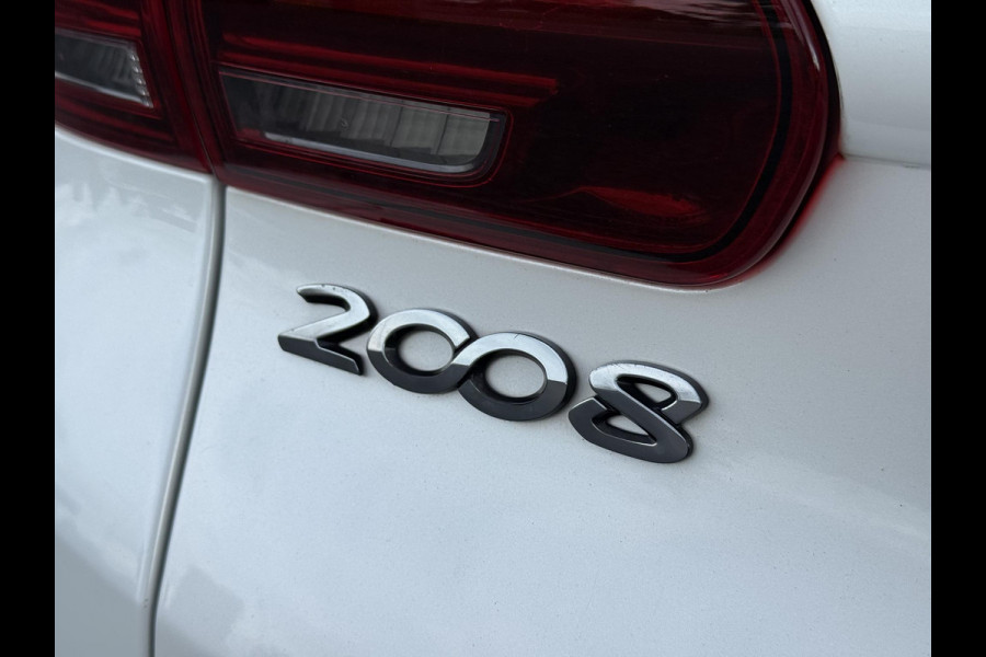 Peugeot 2008 1.2 PureTech Allure Pano,110pk,Navi,Halfleder,Clima,Cruise,Lm velgen,Pdc,Apk tot 09-2026