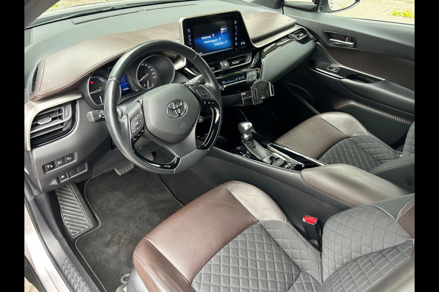 Toyota C-HR 1.8 Hybrid Executive 1e EIGENAAR 100% Dealer onderhouden Rijklaarprijs! Toyota C-HR 1.8 Hybrid Executive 1e EIGENAAR 100% Dealer onderhouden Rijklaarprijs!