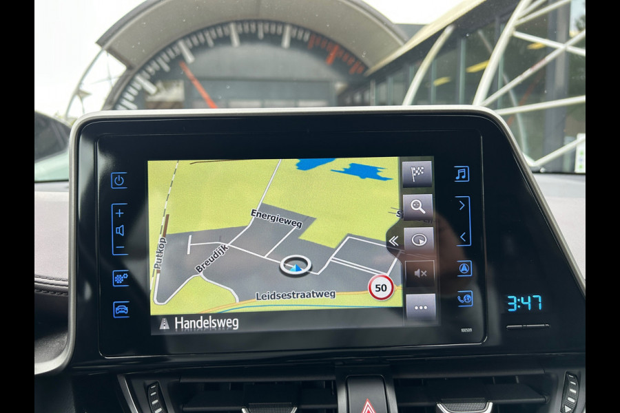 Toyota C-HR 1.8 Hybrid Executive 1e EIGENAAR 100% Dealer onderhouden Rijklaarprijs! Toyota C-HR 1.8 Hybrid Executive 1e EIGENAAR 100% Dealer onderhouden Rijklaarprijs!