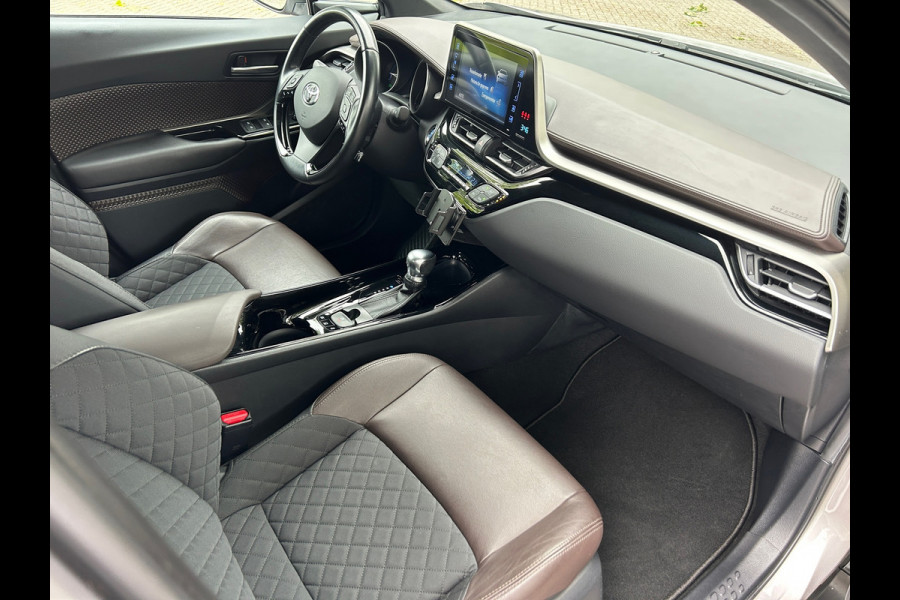 Toyota C-HR 1.8 Hybrid Executive 1e EIGENAAR 100% Dealer onderhouden Rijklaarprijs! Toyota C-HR 1.8 Hybrid Executive 1e EIGENAAR 100% Dealer onderhouden Rijklaarprijs!