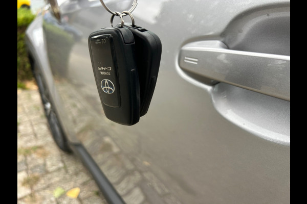 Toyota C-HR 1.8 Hybrid Executive 1e EIGENAAR 100% Dealer onderhouden Rijklaarprijs! Toyota C-HR 1.8 Hybrid Executive 1e EIGENAAR 100% Dealer onderhouden Rijklaarprijs!