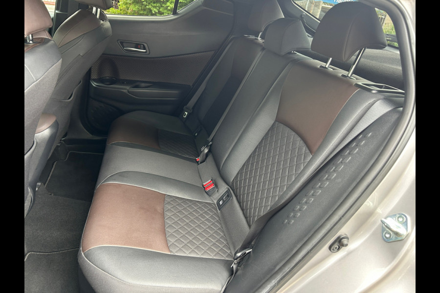 Toyota C-HR 1.8 Hybrid Executive 1e EIGENAAR 100% Dealer onderhouden Rijklaarprijs! Toyota C-HR 1.8 Hybrid Executive 1e EIGENAAR 100% Dealer onderhouden Rijklaarprijs!