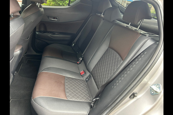 Toyota C-HR 1.8 Hybrid Executive 1e EIGENAAR 100% Dealer onderhouden Rijklaarprijs! Toyota C-HR 1.8 Hybrid Executive 1e EIGENAAR 100% Dealer onderhouden Rijklaarprijs!