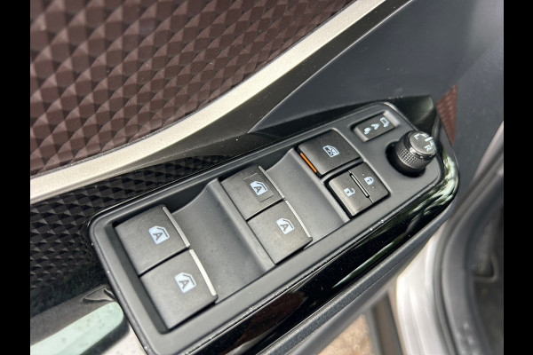 Toyota C-HR 1.8 Hybrid Executive 1e EIGENAAR 100% Dealer onderhouden Rijklaarprijs! Toyota C-HR 1.8 Hybrid Executive 1e EIGENAAR 100% Dealer onderhouden Rijklaarprijs!