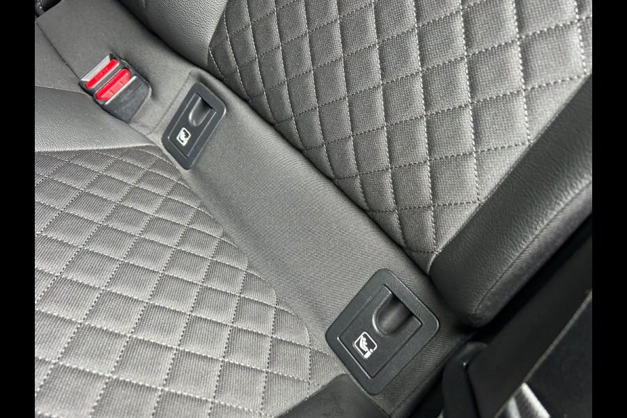 Toyota C-HR 1.8 Hybrid Executive 1e EIGENAAR 100% Dealer onderhouden Rijklaarprijs! Toyota C-HR 1.8 Hybrid Executive 1e EIGENAAR 100% Dealer onderhouden Rijklaarprijs!