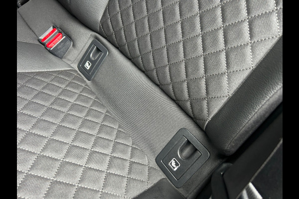 Toyota C-HR 1.8 Hybrid Executive 1e EIGENAAR 100% Dealer onderhouden Rijklaarprijs! Toyota C-HR 1.8 Hybrid Executive 1e EIGENAAR 100% Dealer onderhouden Rijklaarprijs!