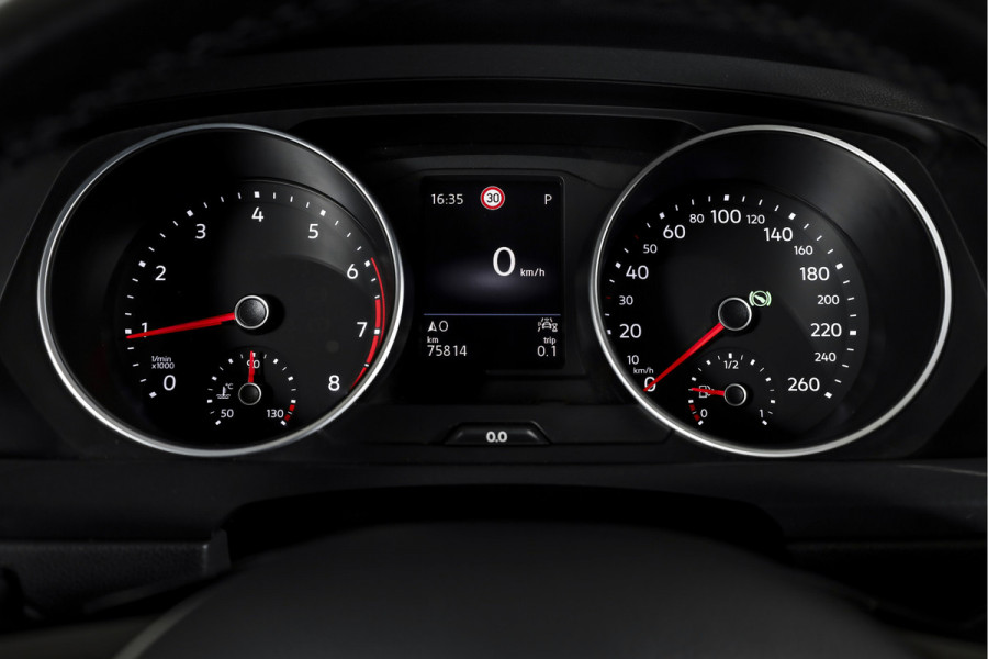 Volkswagen Tiguan 1.5 TSI ACT Comfortline 150 PK - Automaat | Adapt. Cruise | Stoelverwarming | PDC | NAV | ECC | Elek. Trekhaak | LM 18" |
