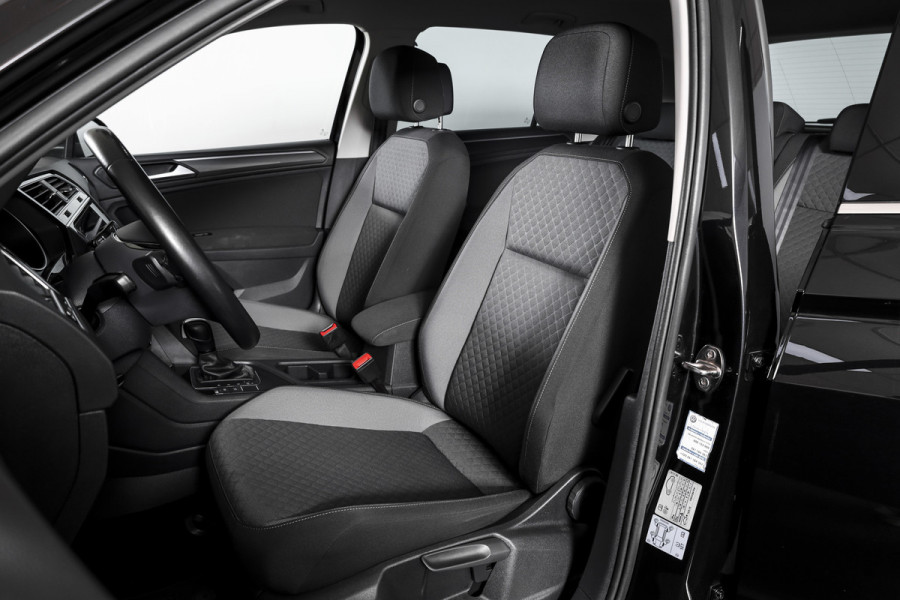 Volkswagen Tiguan 1.5 TSI ACT Comfortline 150 PK - Automaat | Adapt. Cruise | Stoelverwarming | PDC | NAV | ECC | Elek. Trekhaak | LM 18" |