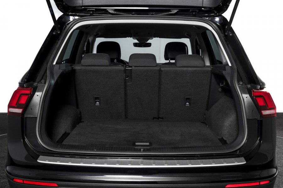 Volkswagen Tiguan 1.5 TSI ACT Comfortline 150 PK - Automaat | Adapt. Cruise | Stoelverwarming | PDC | NAV | ECC | Elek. Trekhaak | LM 18" |