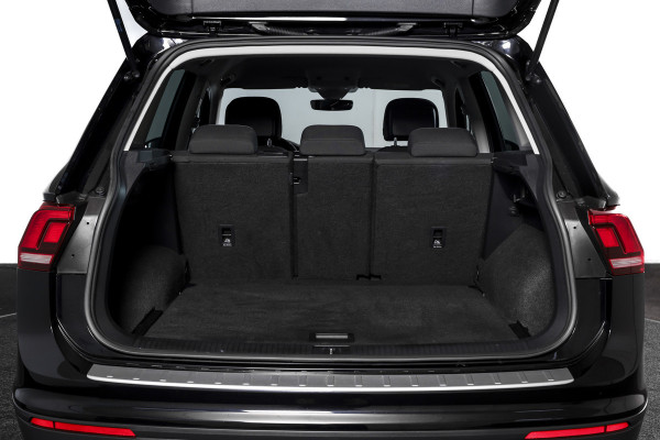 Volkswagen Tiguan 1.5 TSI ACT Comfortline 150 PK - Automaat | Adapt. Cruise | Stoelverwarming | PDC | NAV | ECC | Elek. Trekhaak | LM 18" |