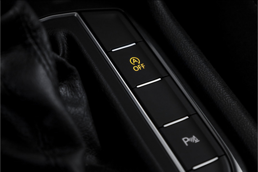 Volkswagen Tiguan 1.5 TSI ACT Comfortline 150 PK - Automaat | Adapt. Cruise | Stoelverwarming | PDC | NAV | ECC | Elek. Trekhaak | LM 18" |