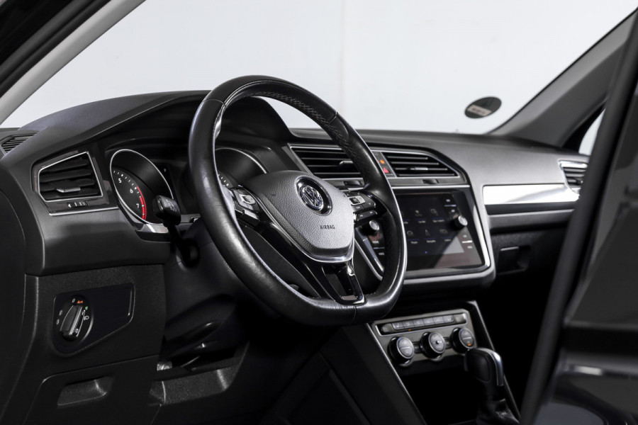 Volkswagen Tiguan 1.5 TSI ACT Comfortline 150 PK - Automaat | Adapt. Cruise | Stoelverwarming | PDC | NAV | ECC | Elek. Trekhaak | LM 18" |
