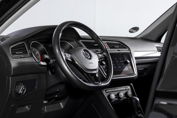 Volkswagen Tiguan 1.5 TSI ACT Comfortline 150 PK - Automaat | Adapt. Cruise | Stoelverwarming | PDC | NAV | ECC | Elek. Trekhaak | LM 18" |