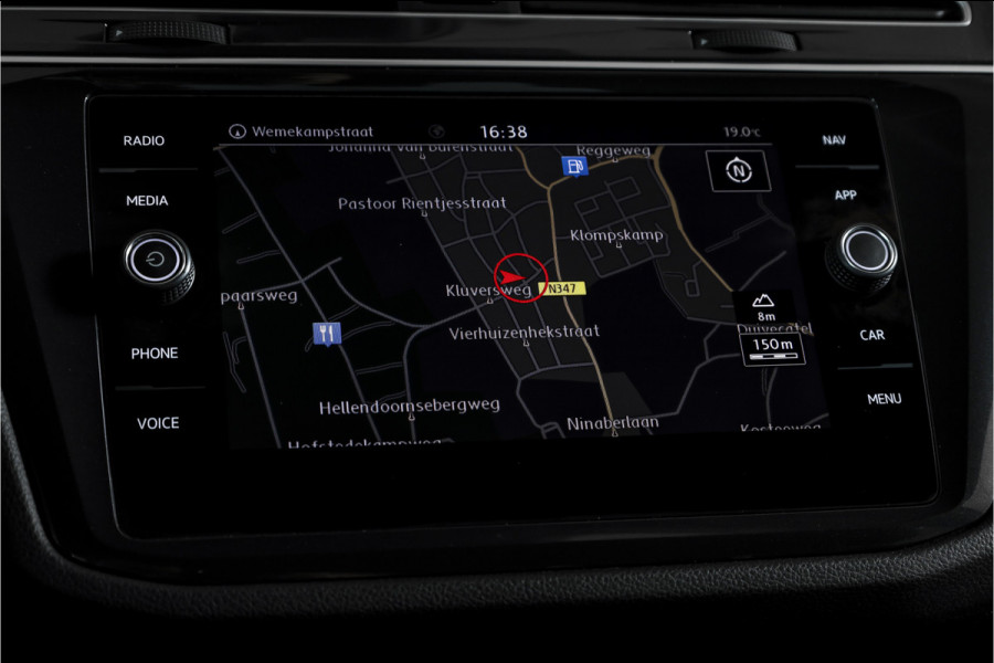 Volkswagen Tiguan 1.5 TSI ACT Comfortline 150 PK - Automaat | Adapt. Cruise | Stoelverwarming | PDC | NAV | ECC | Elek. Trekhaak | LM 18" |