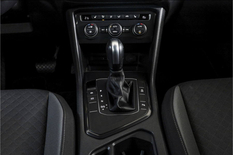 Volkswagen Tiguan 1.5 TSI ACT Comfortline 150 PK - Automaat | Adapt. Cruise | Stoelverwarming | PDC | NAV | ECC | Elek. Trekhaak | LM 18" |