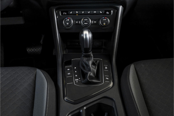 Volkswagen Tiguan 1.5 TSI ACT Comfortline 150 PK - Automaat | Adapt. Cruise | Stoelverwarming | PDC | NAV | ECC | Elek. Trekhaak | LM 18" |