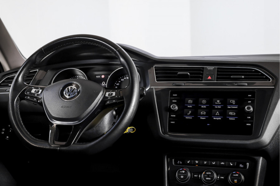 Volkswagen Tiguan 1.5 TSI ACT Comfortline 150 PK - Automaat | Adapt. Cruise | Stoelverwarming | PDC | NAV | ECC | Elek. Trekhaak | LM 18" |