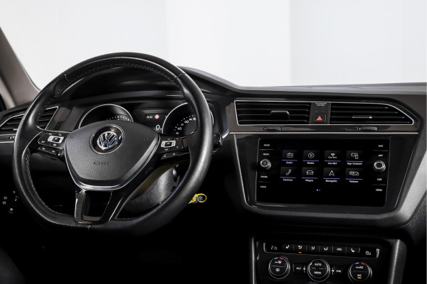 Volkswagen Tiguan 1.5 TSI ACT Comfortline 150 PK - Automaat | Adapt. Cruise | Stoelverwarming | PDC | NAV | ECC | Elek. Trekhaak | LM 18" |