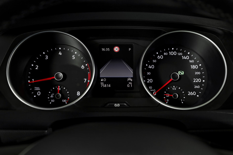 Volkswagen Tiguan 1.5 TSI ACT Comfortline 150 PK - Automaat | Adapt. Cruise | Stoelverwarming | PDC | NAV | ECC | Elek. Trekhaak | LM 18" |