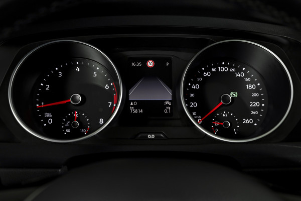 Volkswagen Tiguan 1.5 TSI ACT Comfortline 150 PK - Automaat | Adapt. Cruise | Stoelverwarming | PDC | NAV | ECC | Elek. Trekhaak | LM 18" |