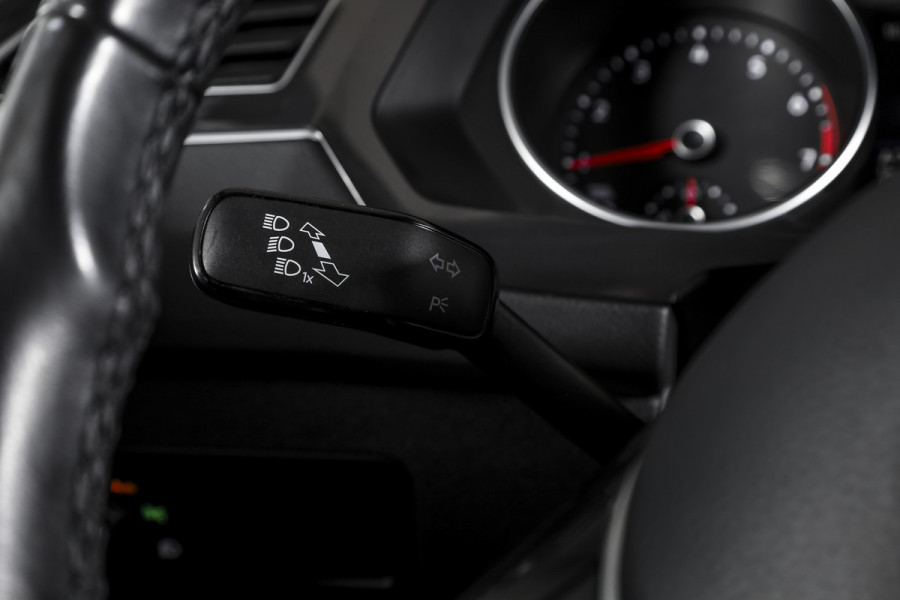 Volkswagen Tiguan 1.5 TSI ACT Comfortline 150 PK - Automaat | Adapt. Cruise | Stoelverwarming | PDC | NAV | ECC | Elek. Trekhaak | LM 18" |