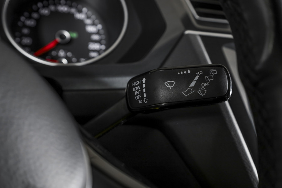 Volkswagen Tiguan 1.5 TSI ACT Comfortline 150 PK - Automaat | Adapt. Cruise | Stoelverwarming | PDC | NAV | ECC | Elek. Trekhaak | LM 18" |