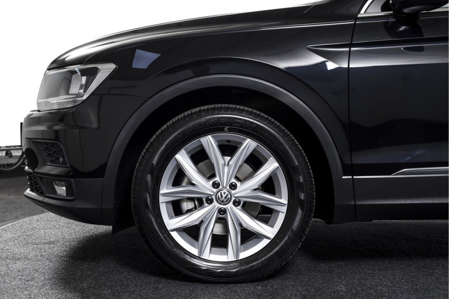 Volkswagen Tiguan 1.5 TSI ACT Comfortline 150 PK - Automaat | Adapt. Cruise | Stoelverwarming | PDC | NAV | ECC | Elek. Trekhaak | LM 18" |