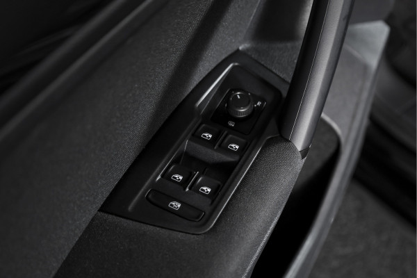 Volkswagen Tiguan 1.5 TSI ACT Comfortline 150 PK - Automaat | Adapt. Cruise | Stoelverwarming | PDC | NAV | ECC | Elek. Trekhaak | LM 18" |