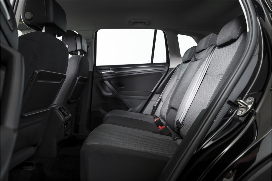Volkswagen Tiguan 1.5 TSI ACT Comfortline 150 PK - Automaat | Adapt. Cruise | Stoelverwarming | PDC | NAV | ECC | Elek. Trekhaak | LM 18" |