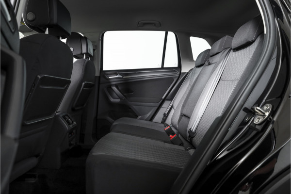 Volkswagen Tiguan 1.5 TSI ACT Comfortline 150 PK - Automaat | Adapt. Cruise | Stoelverwarming | PDC | NAV | ECC | Elek. Trekhaak | LM 18" |