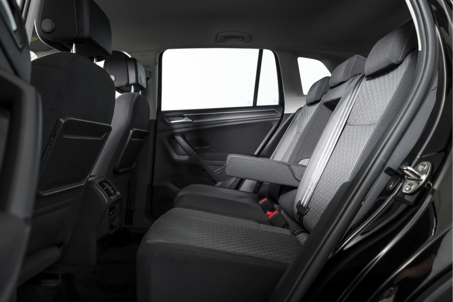 Volkswagen Tiguan 1.5 TSI ACT Comfortline 150 PK - Automaat | Adapt. Cruise | Stoelverwarming | PDC | NAV | ECC | Elek. Trekhaak | LM 18" |