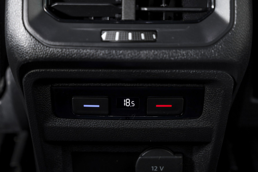Volkswagen Tiguan 1.5 TSI ACT Comfortline 150 PK - Automaat | Adapt. Cruise | Stoelverwarming | PDC | NAV | ECC | Elek. Trekhaak | LM 18" |