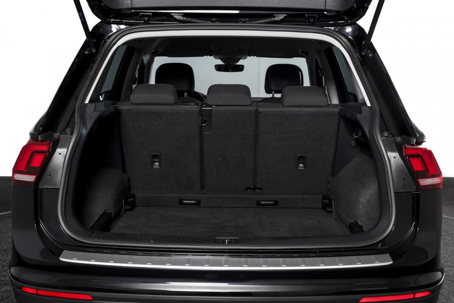 Volkswagen Tiguan 1.5 TSI ACT Comfortline 150 PK - Automaat | Adapt. Cruise | Stoelverwarming | PDC | NAV | ECC | Elek. Trekhaak | LM 18" |
