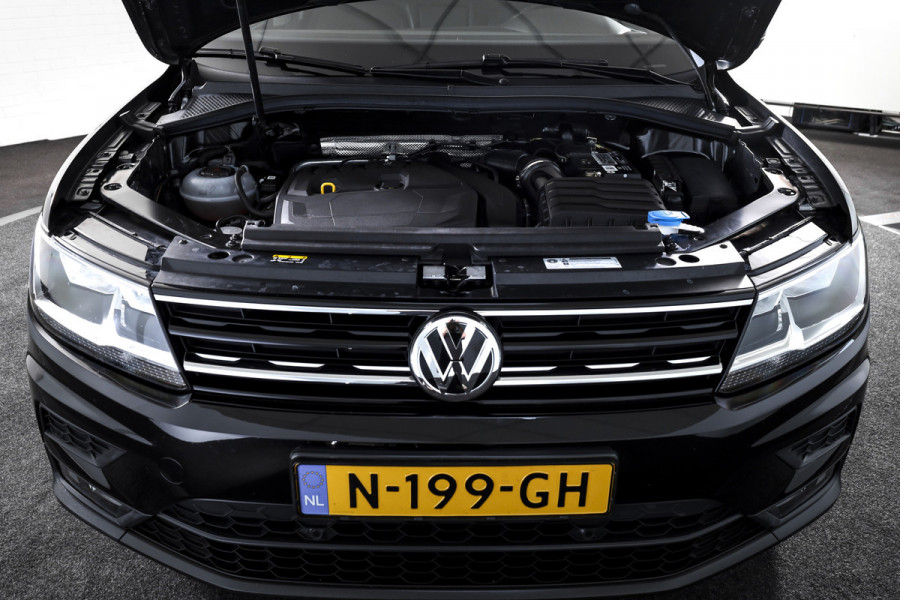 Volkswagen Tiguan 1.5 TSI ACT Comfortline 150 PK - Automaat | Adapt. Cruise | Stoelverwarming | PDC | NAV | ECC | Elek. Trekhaak | LM 18" |