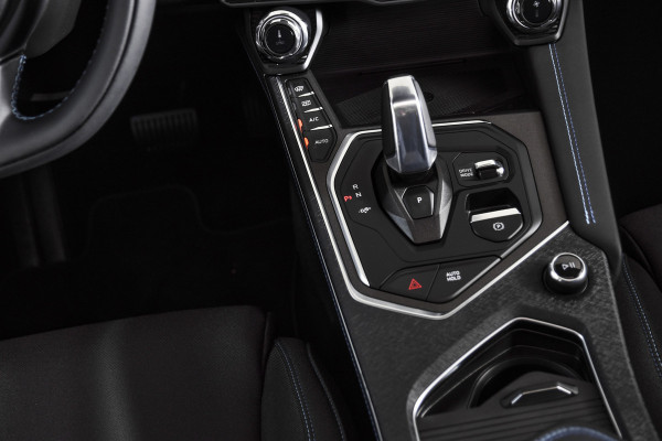 Lynk & Co 01 1.5 PHEV 261PK MY23 | Donkere hemel | 360 Camera | 7.4 kWh boordlader | S/K-panodak | Adapt. Cruise | Memory | Elek. klep | LM 20" | 8662