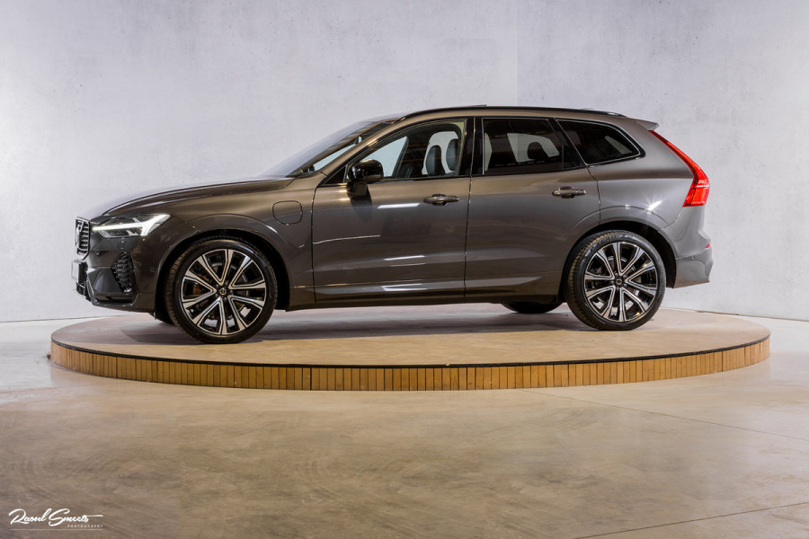 Volvo XC60 2.0 T8 Plug-in hybrid AWD R-Design | Long Range | Zwenkbare trekhaak | Luchtvering | Bowers&Wilkins | Adaptieve cruise | Panoram