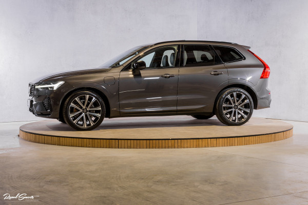 Volvo XC60 2.0 T8 Plug-in hybrid AWD R-Design | Long Range | Zwenkbare trekhaak | Luchtvering | Bowers&Wilkins | Adaptieve cruise | Panoram